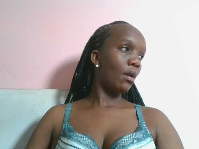 Naughtypetite1 live cam on BongaCams