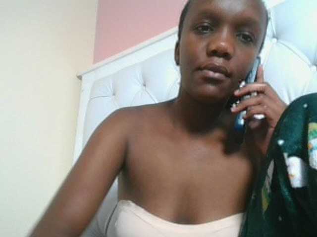 Naughtypetite1 live cam on BongaCams