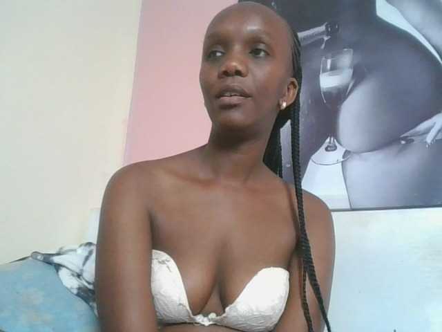 Naughtypetite1 live cam on BongaCams