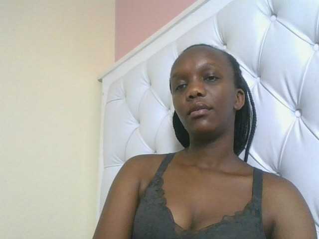 Naughtypetite1 live cam on BongaCams