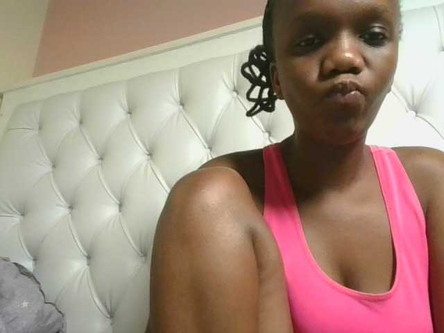 Naughtypetite1 live cam on BongaCams