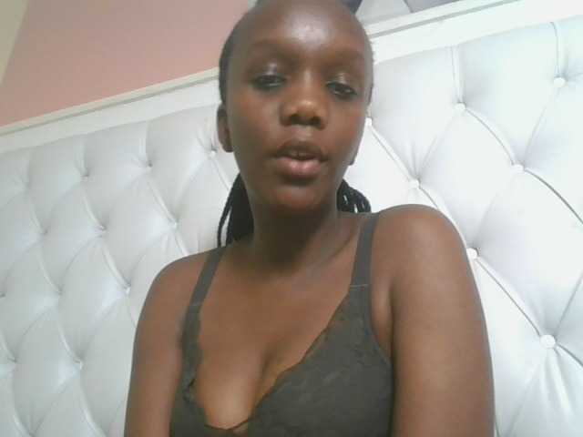Naughtypetite1 live cam on BongaCams