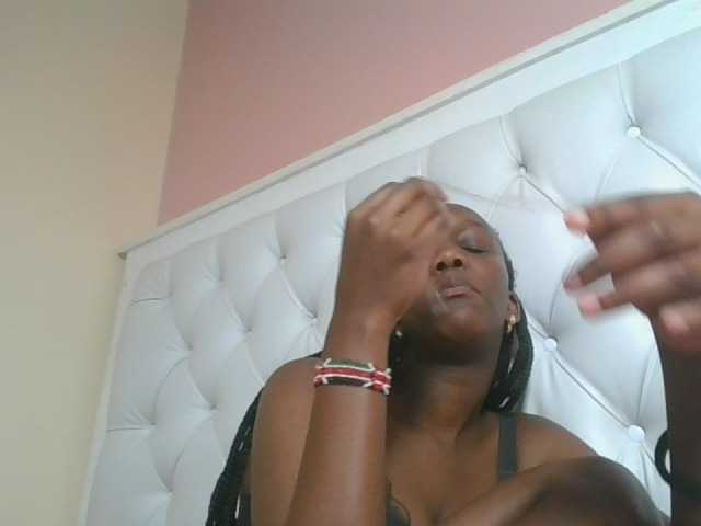 Naughtypetite1 live cam on BongaCams