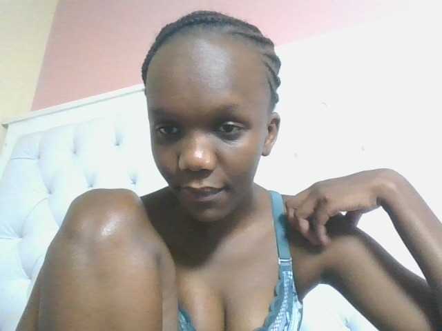 Naughtypetite1 live cam on BongaCams