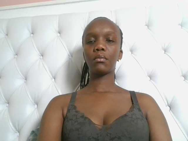 Naughtypetite1 live cam on BongaCams
