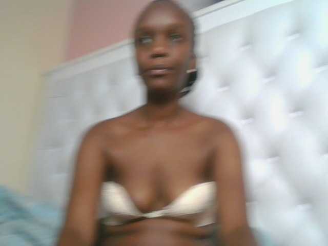 Naughtypetite1 live cam on BongaCams