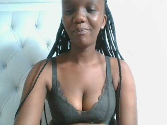 Naughtypetite1 live cam on BongaCams