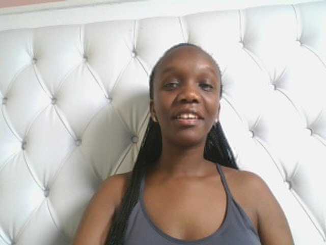 Naughtypetite1 live cam on BongaCams