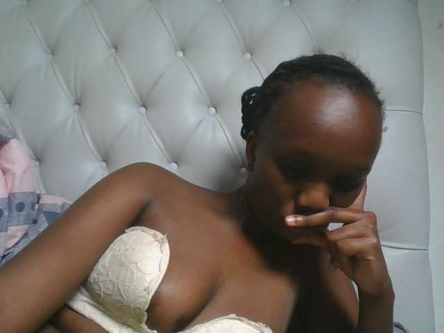 Naughtypetite1 live cam on BongaCams