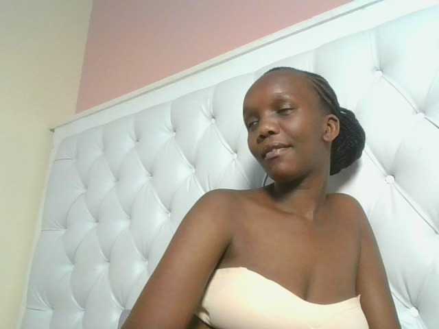 Naughtypetite1 live cam on BongaCams