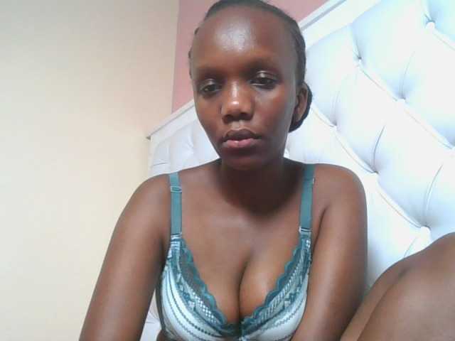 Naughtypetite1 live cam on BongaCams
