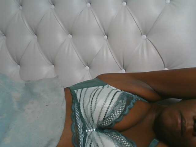 Naughtypetite1