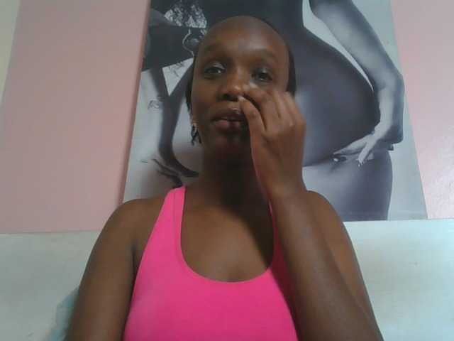 Naughtypetite1 live cam on BongaCams