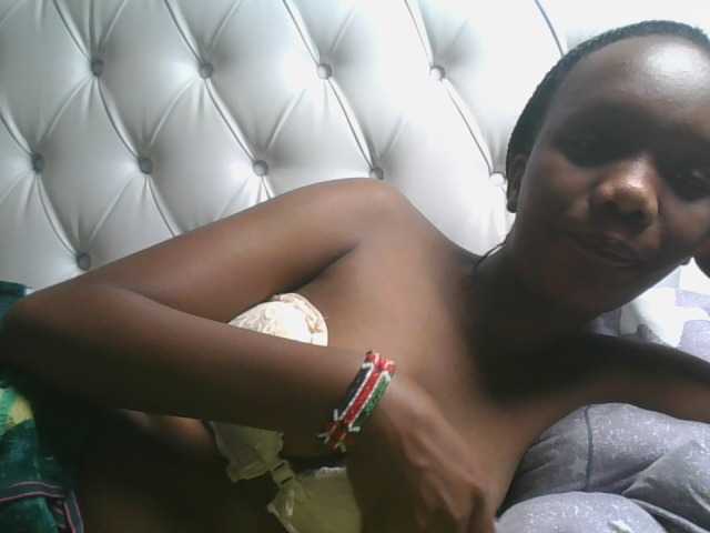Naughtypetite1 live cam on BongaCams