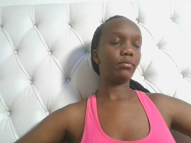 Naughtypetite1 live cam on BongaCams