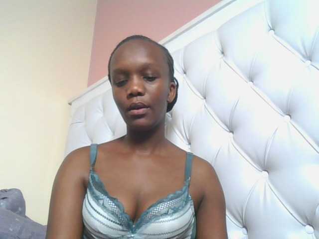 Naughtypetite1 live cam on BongaCams