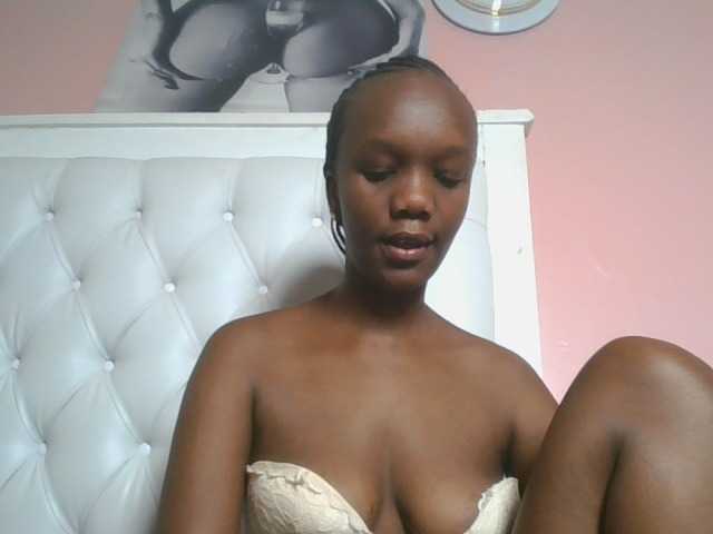 Naughtypetite1 live cam on BongaCams