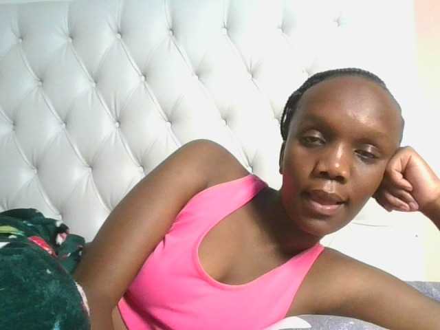 Naughtypetite1 live cam on BongaCams