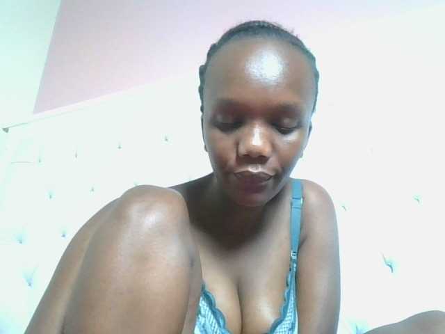 Naughtypetite1 live cam on BongaCams
