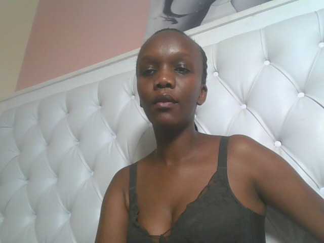Naughtypetite1 live cam on BongaCams