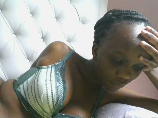 Naughtypetite1 live cam on BongaCams
