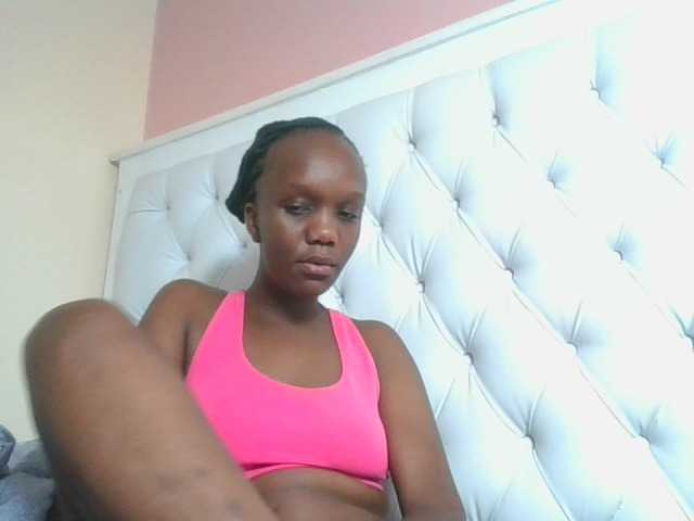 Naughtypetite1 live cam on BongaCams