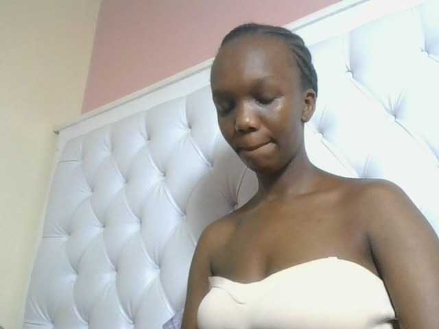 Naughtypetite1 live cam on BongaCams