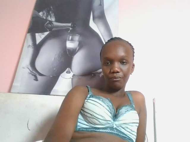 Naughtypetite1 live cam on BongaCams