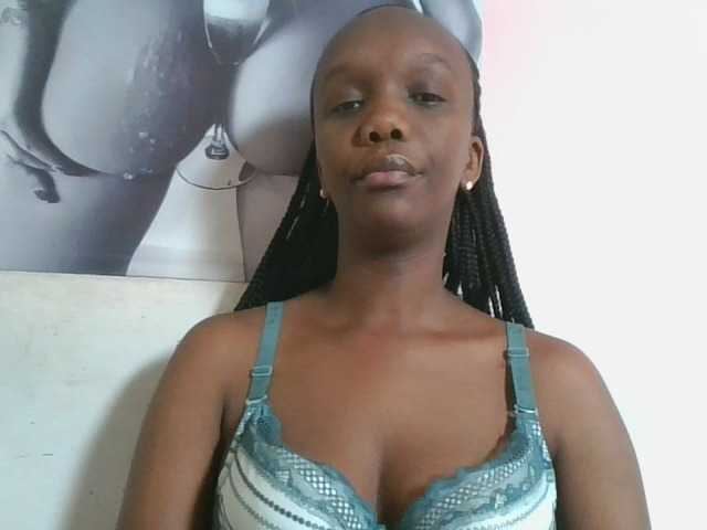 Naughtypetite1 live cam on BongaCams