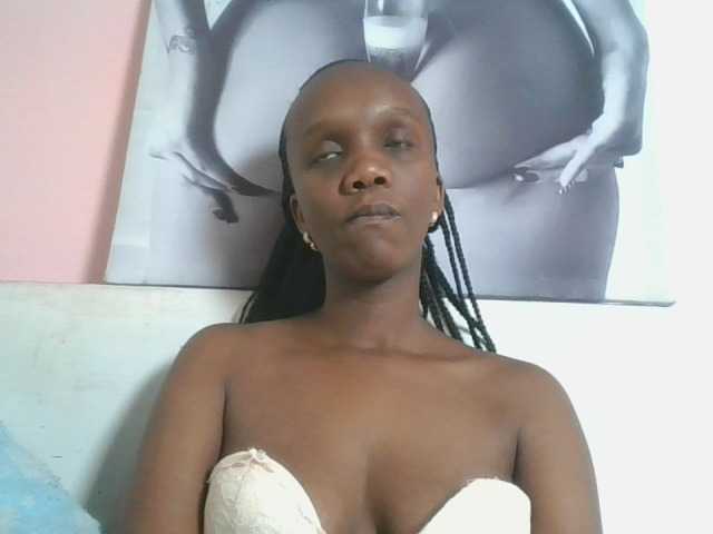 Naughtypetite1 live cam on BongaCams