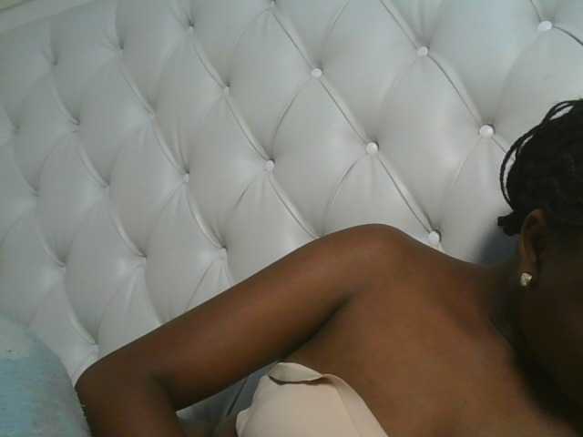 Naughtypetite1 live cam on BongaCams