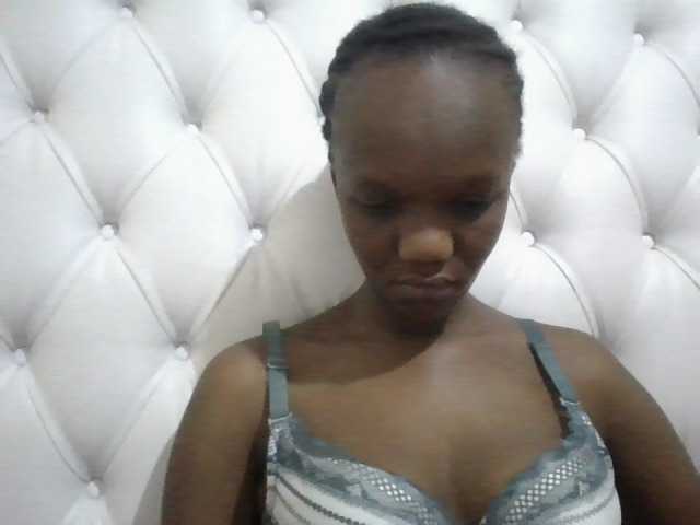 Naughtypetite1 live cam on BongaCams