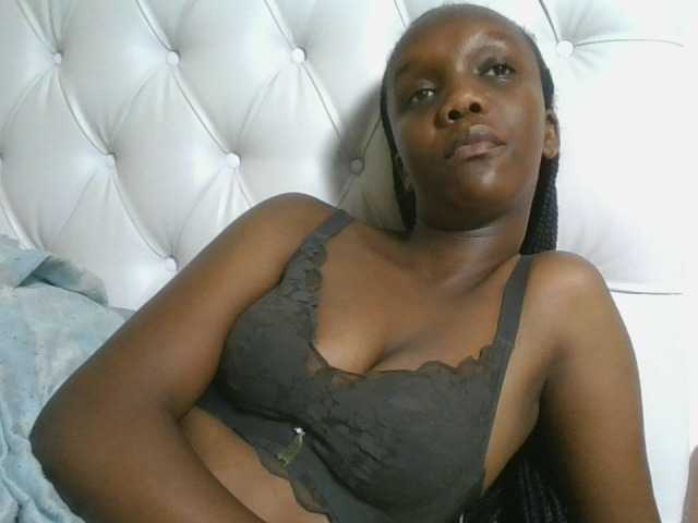 Naughtypetite1 live cam on BongaCams