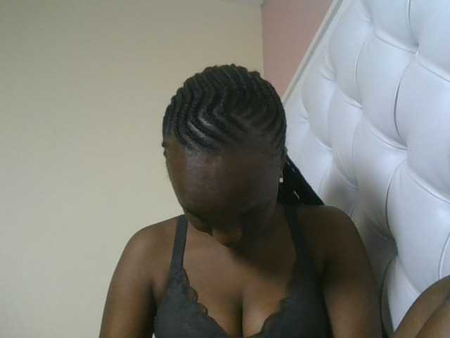 Naughtypetite1 live cam on BongaCams