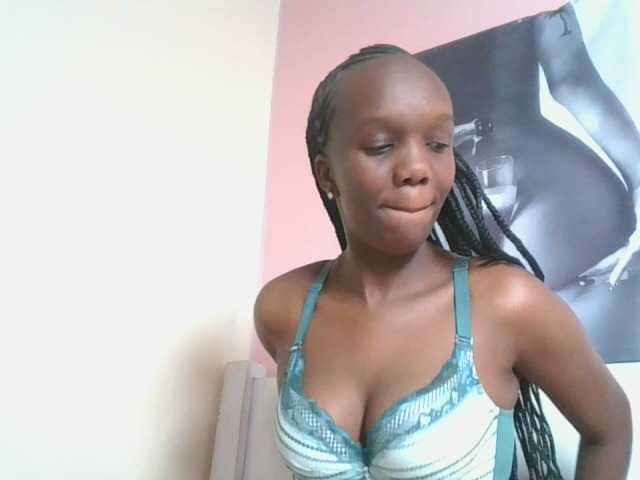 Naughtypetite1 live cam on BongaCams