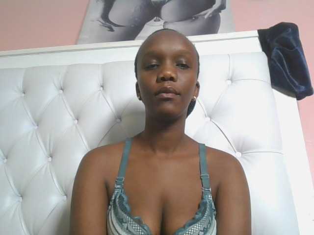 Naughtypetite1 live cam on BongaCams