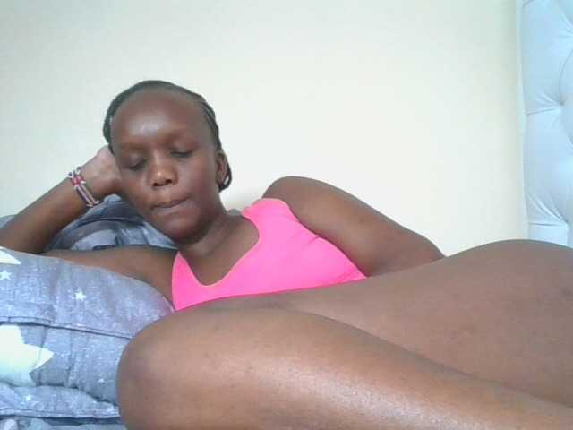 Naughtypetite1 live cam on BongaCams