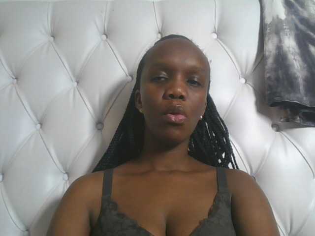 Naughtypetite1 live cam on BongaCams