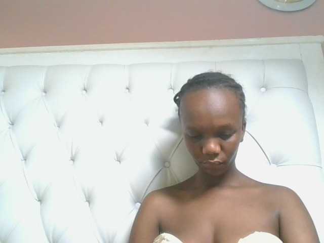 Naughtypetite1 live cam on BongaCams