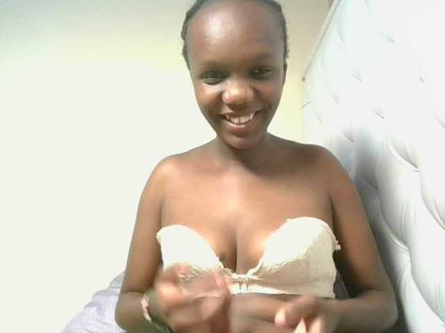 Naughtypetite1 live cam on BongaCams