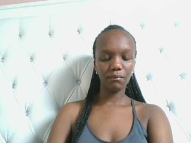 Naughtypetite1 live cam on BongaCams