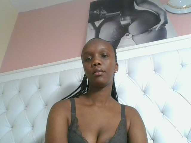 Naughtypetite1 live cam on BongaCams