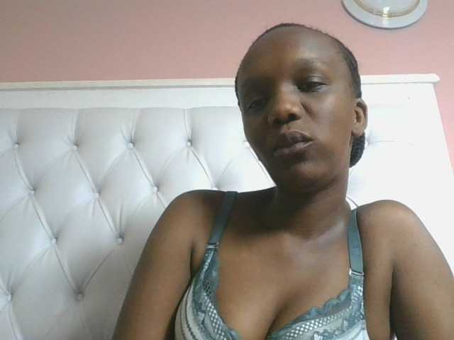 Naughtypetite1 live cam on BongaCams