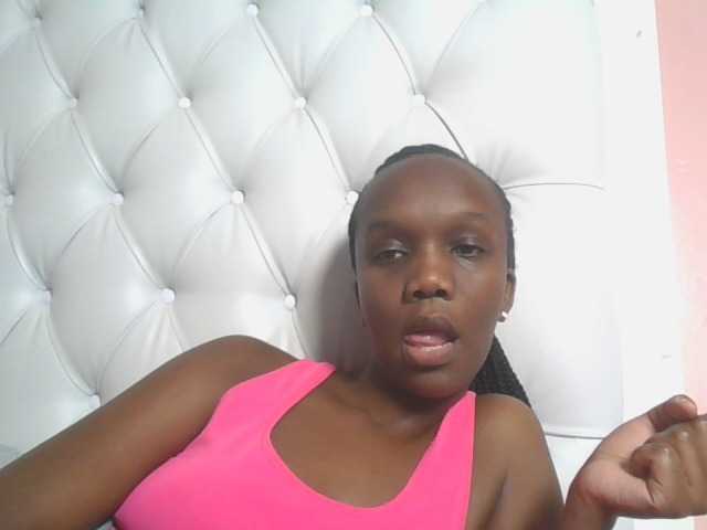 Naughtypetite1 live cam on BongaCams