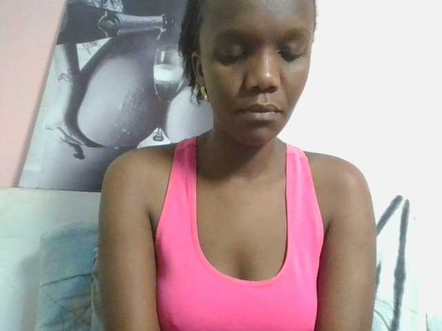 Naughtypetite1 live cam on BongaCams