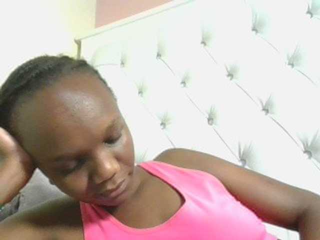 Naughtypetite1 live cam on BongaCams
