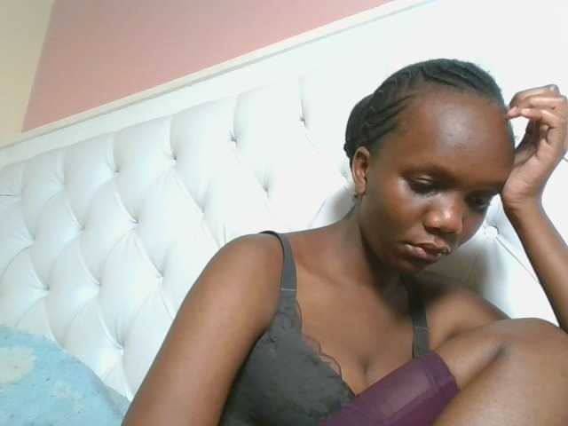 Naughtypetite1 live cam on BongaCams