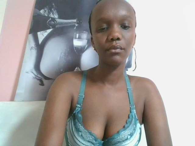 Naughtypetite1 live cam on BongaCams