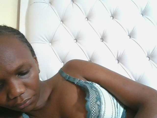 Naughtypetite1 live cam on BongaCams