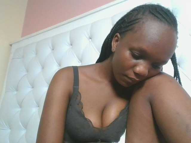 Naughtypetite1 live cam on BongaCams